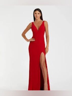 Mac Duggal Red Evening Gown. NWT.
Size: 6. Retail: $338. Asking: $238.